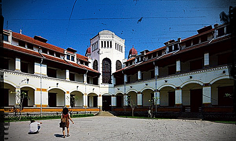 Lawang Sewu tempat bersejarah di Indonesia