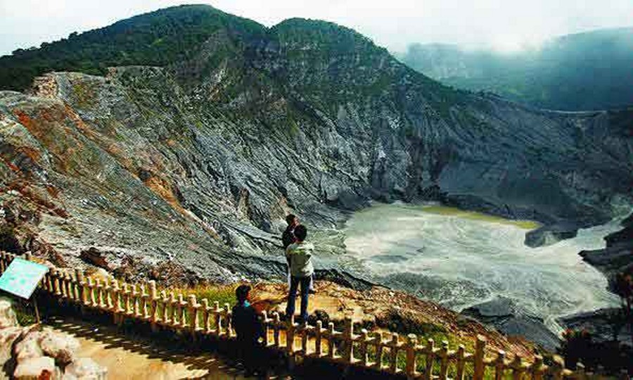 Gunung Tangkuban Perahu Bandung di Lembang