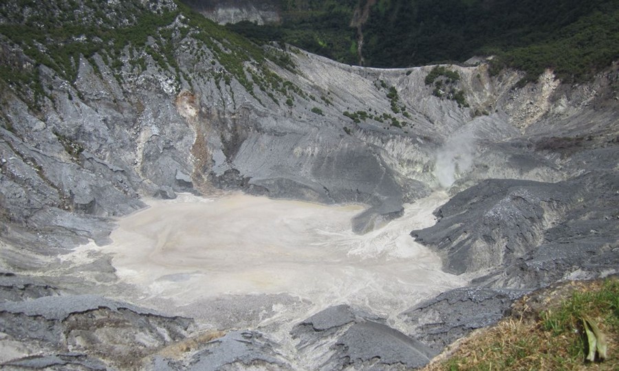 Kawah Belerang Tangkuban Perahu Bandung