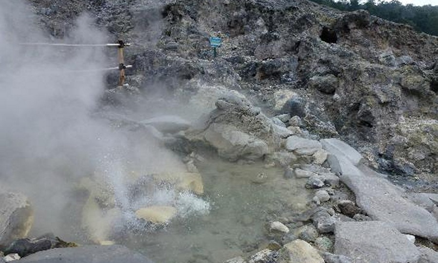 Kawah Domas di Gunung Tangkuban Perahu