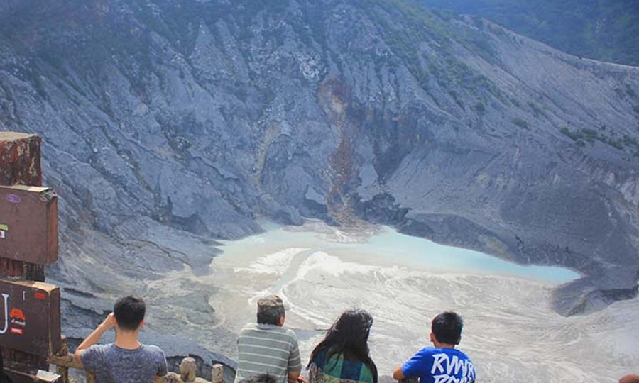 Menengok Misteri Gunung Tangkuban Perahu