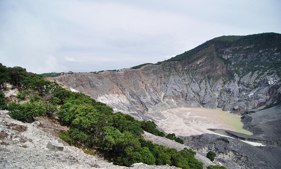 Tangkuban Perahu Bandung Warna