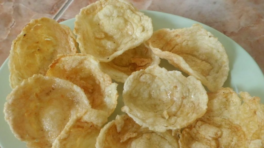 Benarkah Makan Emping Melinjo Menyebabkan Asam Urat? emping melinjo asam urat