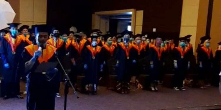 pembacaan janji alumni triguna