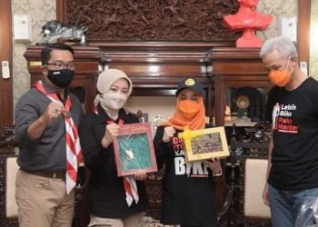 kak atalia dan kak atikoh didampingi suami-suamiya
