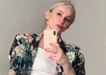 model 58 tahun seksi awet muda