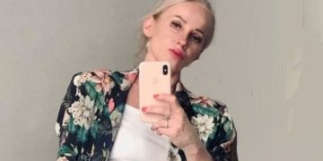 model 58 tahun seksi awet muda