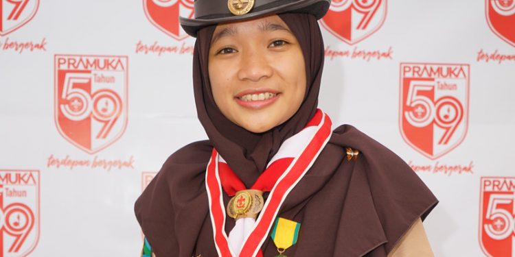 nunuk hidayati pramuka penerima lencana teladan