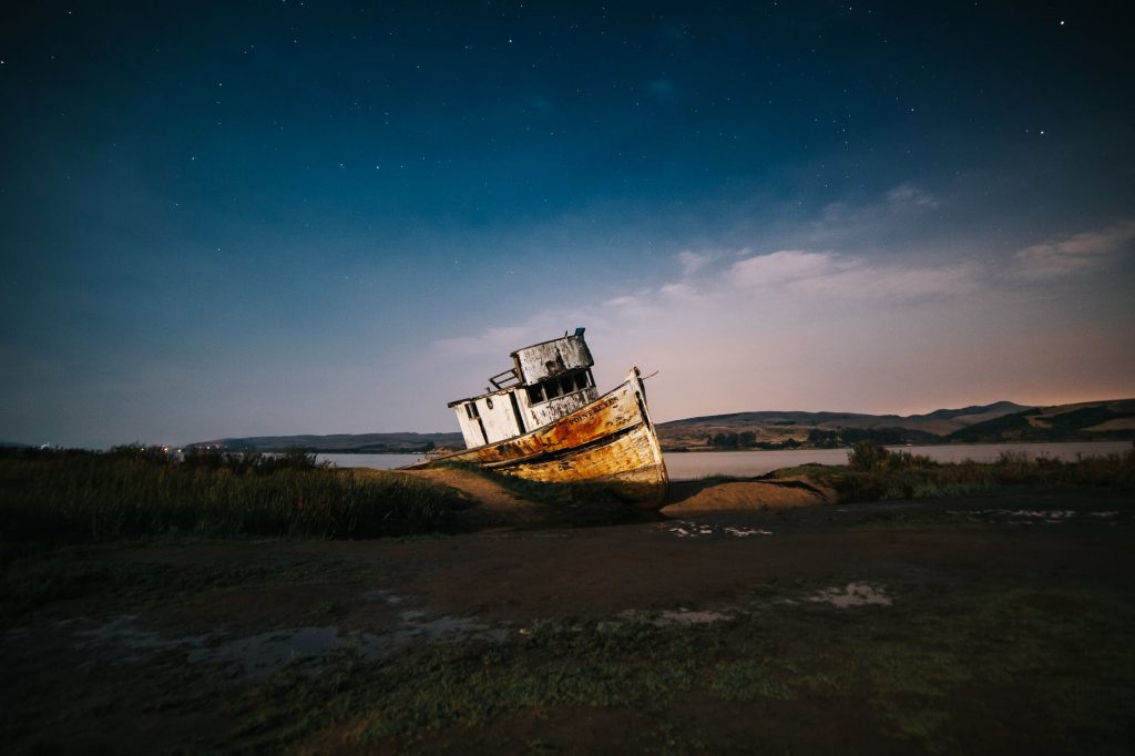 Lagu Di Sepertiga Malam – Rey Mbayang sea dawn landscape nature