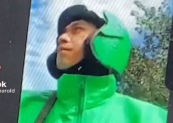 Kuliah Sambil Jadi Ojek Online, Mahasiswa Ini Panen Pujian dari Warganet