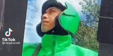 Kuliah Sambil Jadi Ojek Online, Mahasiswa Ini Panen Pujian dari Warganet