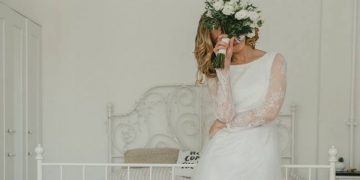 Sudah 70 Tahun Menikah, Kisah Haru Nenek Baru Bisa Pakai Gaun Pengantin Impian