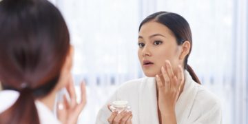 Disebut Bahan Alami Pengganti Retinol, Ini Kelebihan dan Kekurangan Bakuchiol