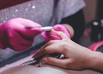 Cuma Rp900 Ribuan, Salon Ini Sediakan Manikur Tanam Microchip Canggih