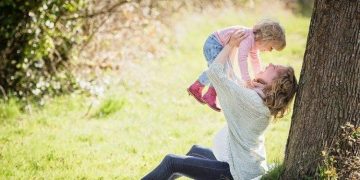 Seorang ibu dan anak (ilustrasi).