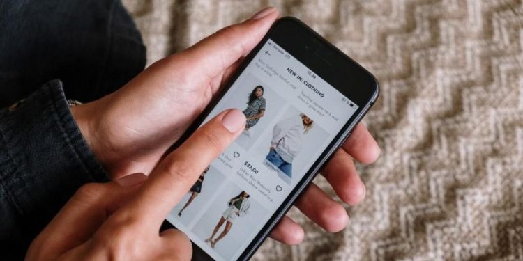 Auto Menyesal! Wanita Ini Beli Dress Seksi, Pas Datang Malah Mirip Taplak Meja