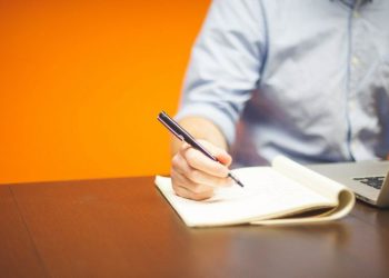 Bukan Cari Muka, Ini 5 Cara Kinerja Anda Diperhatikan Atasan