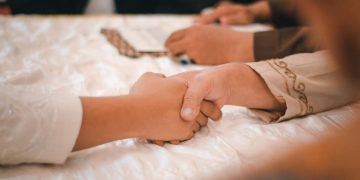 Nangis saat Ijab Kabul, Momen Ayah Melepas Putrinya Menikah Ini Bikin Ikut Sedih