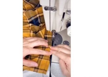 Cuma Dari Kain Sarung, Cewek Ini Bikin Blazer yang Keren Banget