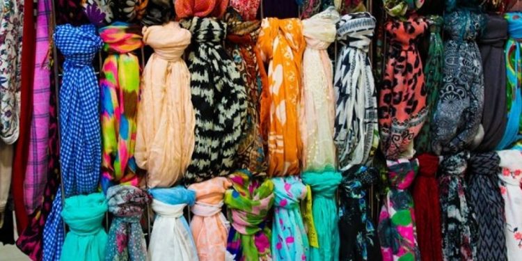 Viral Kerudung Anti Basah Dijual Murah, Penampakannya Bikin Ngakak