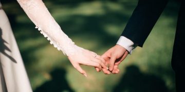 Pernikahannya Jadi Tempat Penyebaran Covid-19, Respons Pengantin Ini Banjir Hujatan