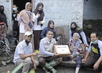Purna Jamnas 1996 Bagikan Sembako Kepada Warga Masyarakat