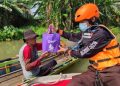 Pramuka Kota Tangerang Beri Paket Kebahagiaan Kepada Nelayan Sungai Cisadane – PRAMUKA.ID