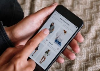 Ilustrasi belanja online.