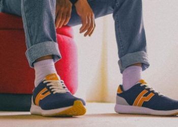 Produk dari sepatu brand lokal.