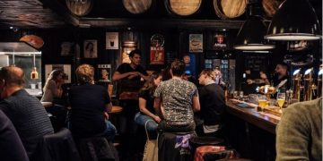 Ilustrasi bar yag legendaris.