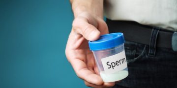Menjadi donor sperma.