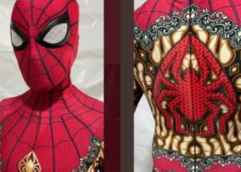 Kostum spoderman versi kearifan lokal.