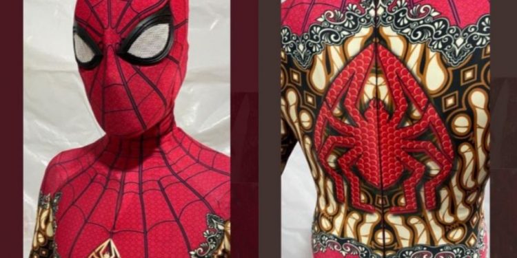 Kostum spoderman versi kearifan lokal.