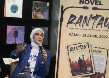 Kolaborasi kakak beradik membuat novel.