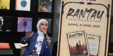 Kolaborasi kakak beradik membuat novel.