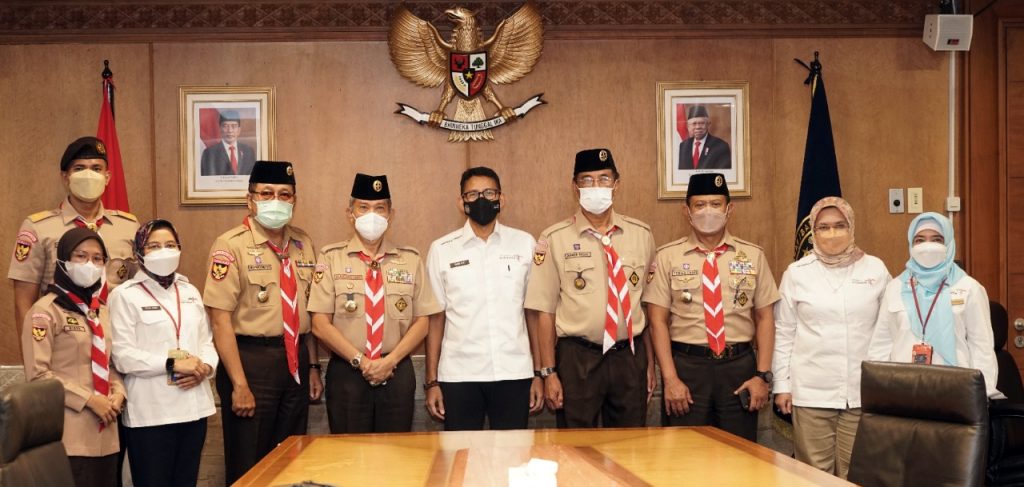 Audiensi dengan Menparekraf RI, Pimpinan Kwarnas Minta Saka Pariwisata Diaktifkan Pimpinan Kwarnas Minta Saka Pariwisata Diaktifkan.