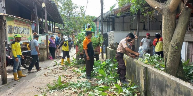 Bakti sosial.