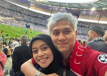 Lesti Kejora dan Rizki Billar berlibur ke Paris untuk menontok sepak bola.