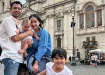 Raffi Ahmad dan sekeluarga berlibur ke Paris.