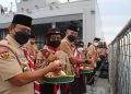 Rangkaian Peringatan Hari Pramuka ke-61, Kwarnas Tabur Bunga dari Atas KRI Teluk Calang