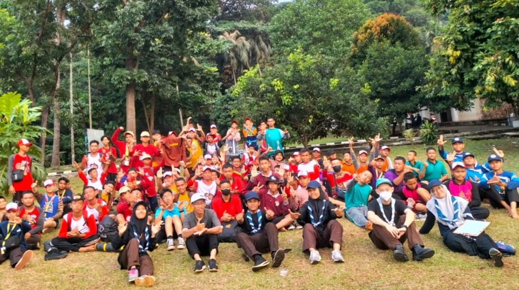Peserta Jamnas XI mengenal roket air.