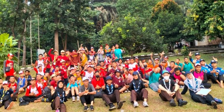 Peserta Jamnas XI mengenal roket air.