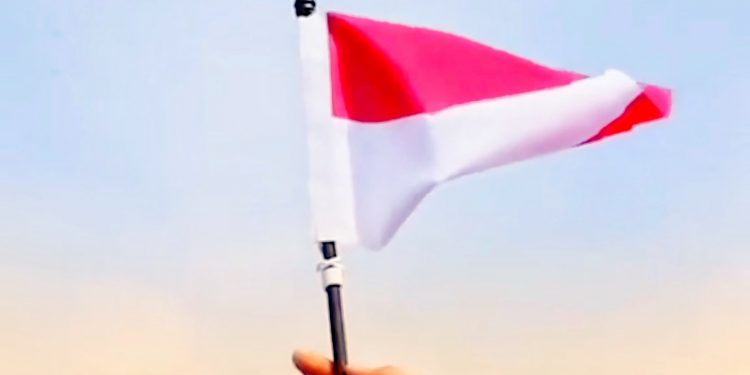 Bendera Berkibar.