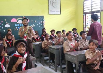 Anggota Pramuka UGM Bantu Aktivasi Latihan Pramuka SDN Tanara 1 Kabupaten Serang Selama KKN