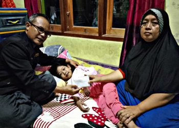 Kwarcab Majalengka Beri Santunan kepada Dik Mila (Kak Indra)