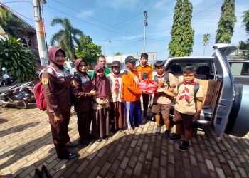 Pramuka SDN 2 Kuanyar Peduli Korban Banjir Dorang Jepara