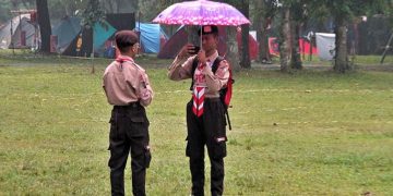 Hujan Tak Halangi Peserta LT-V Ikuti Lomba Reportase