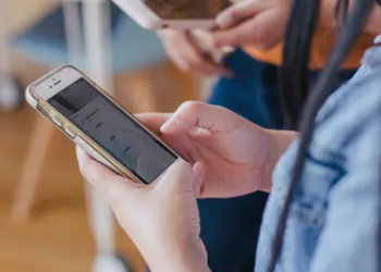Reuni Mantan di Facebook, Pertemuan dan Chat di WhatsApp