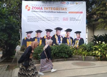 Ilustrasi 13 unit kerja kampus UPI Bandung menandatangani zona integritas