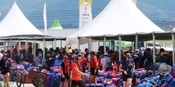Pramuka Inggris bersiap meninggalkan Jambore Pramuka Dunia di area reklamasi Saemangeum